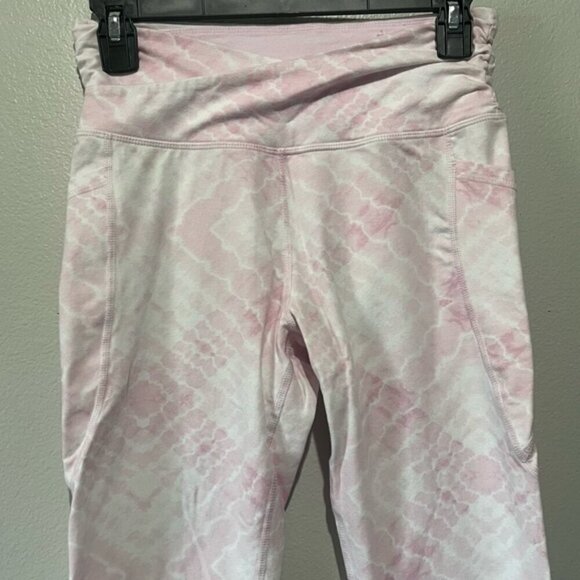 DKNY SPORT- NEW Pastel Pink and White ankle length/capri leggings with V Waist - Picture 3 of 4